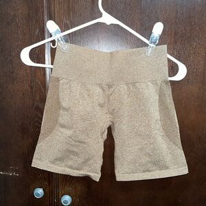 NVGTN seamless contour 2.0 shorts in caramel/brown